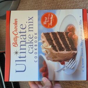 New Betty Crocker Ultimate Cake Mix Cookbook